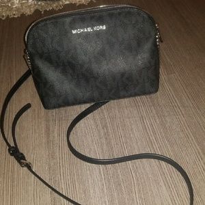 Michael kors crossbody